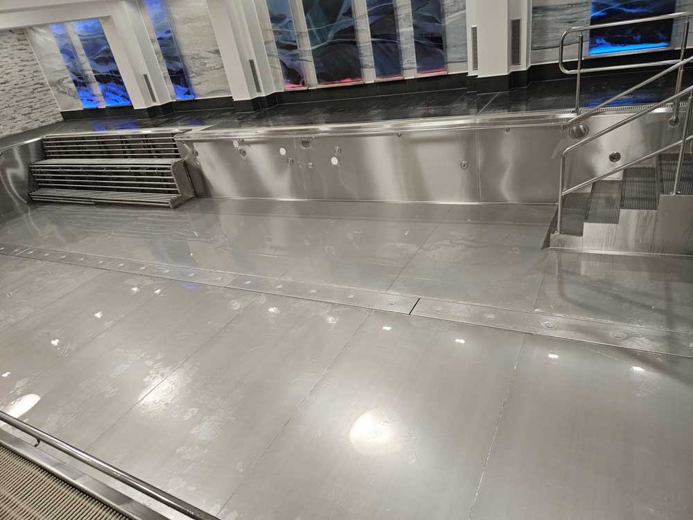 Dibelius-Wohnstift-Schwimmbad-ohne-Wasser-nach-Reinigung-2