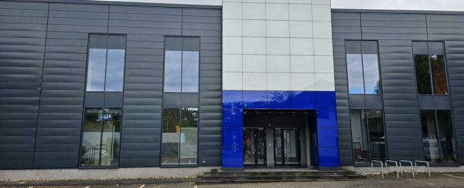 Charlottenburger Chaussee Gebäude sauber