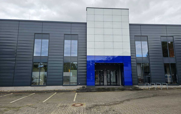 Charlottenburger Chaussee Gebäude sauber